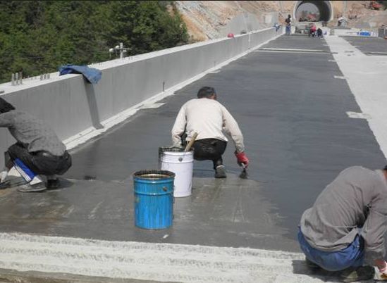 混凝土桥面防水黏结层施工技术的要点.jpg 混凝土桥面防水黏结层施工技术的要点.jpg